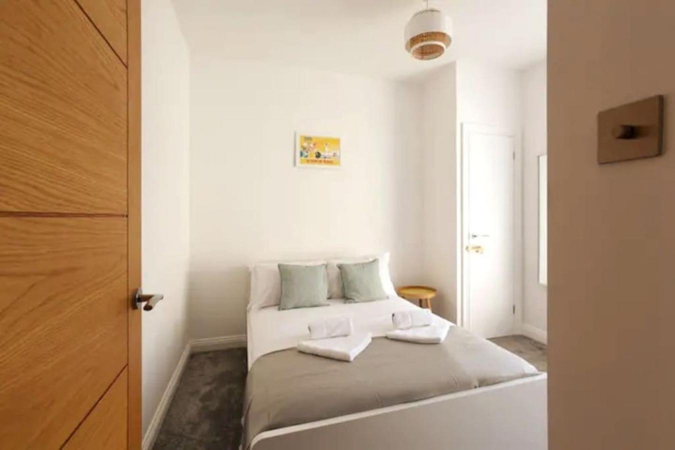 Air Maison - Stunning Beach Front Apartment Портсмът Екстериор снимка