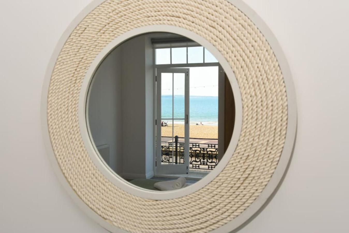 Air Maison - Stunning Beach Front Apartment Портсмът Екстериор снимка