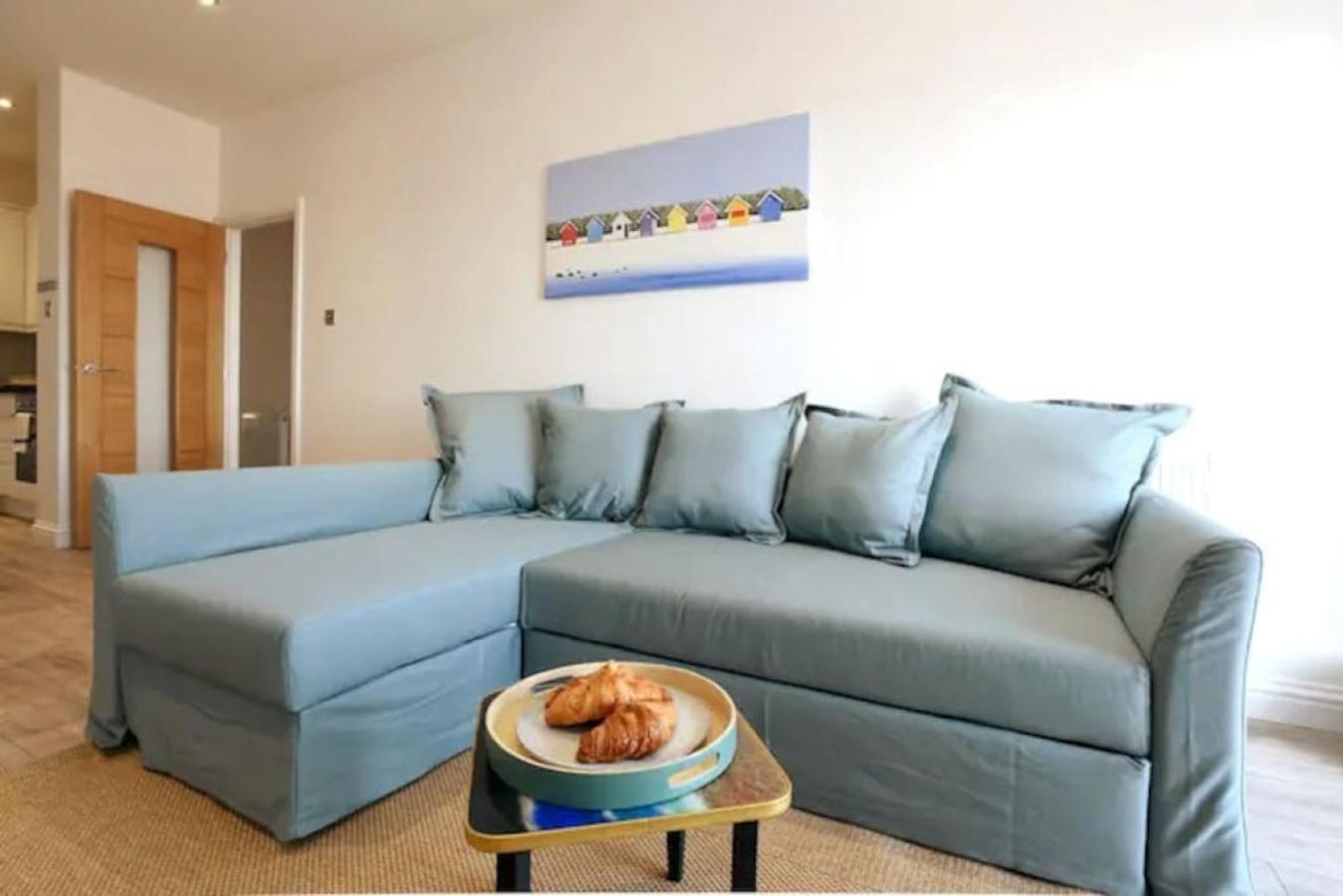 Air Maison - Stunning Beach Front Apartment Портсмът Екстериор снимка